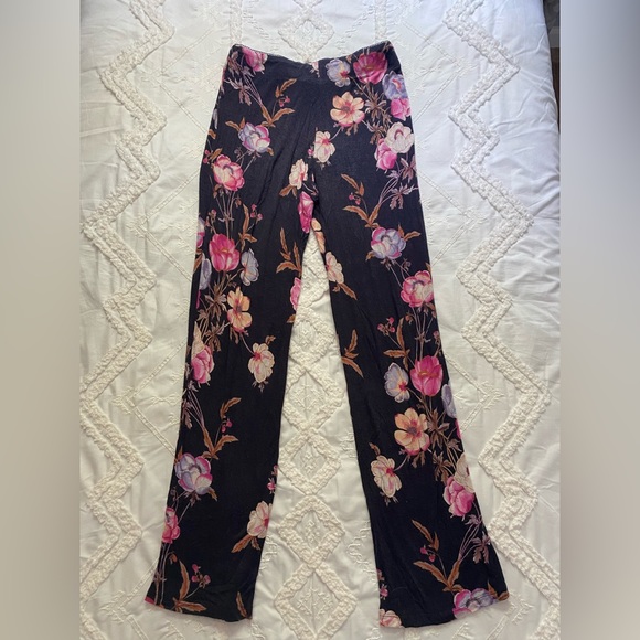 Women’s Tahari Sleepwear - Size Small - Black With Flower Print - Picture 3 of 3